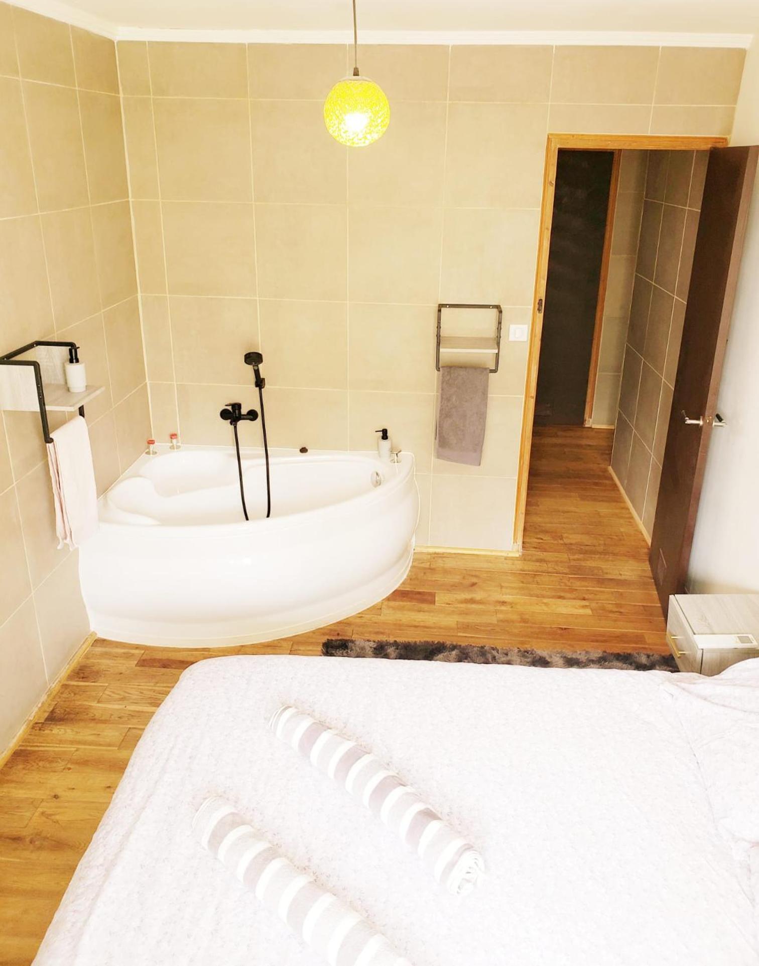 Air-Conditioned Residential Suite From 1 To 6 - Bathtubs In Rooms - Wifi - Kitchen - Laundry - Self-Arrival - Parking อาวีญง ภายนอก รูปภาพ