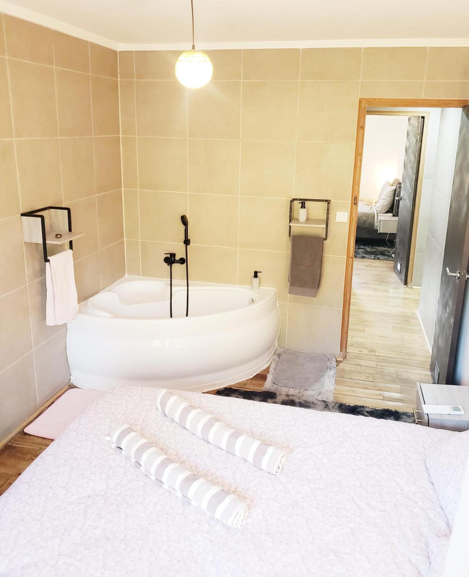 Air-Conditioned Residential Suite From 1 To 6 - Bathtubs In Rooms - Wifi - Kitchen - Laundry - Self-Arrival - Parking อาวีญง ภายนอก รูปภาพ